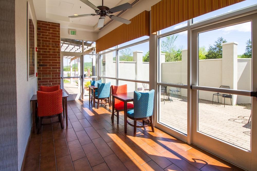 Hampton Inn & Suites Huntsville Hampton Cove Exterior photo