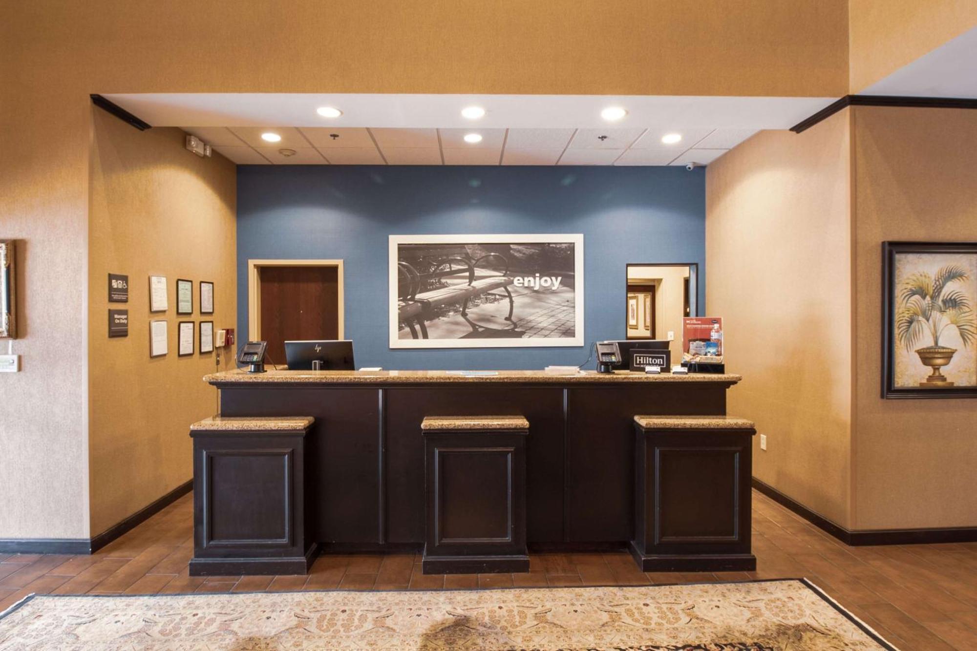 Hampton Inn & Suites Huntsville Hampton Cove Exterior photo