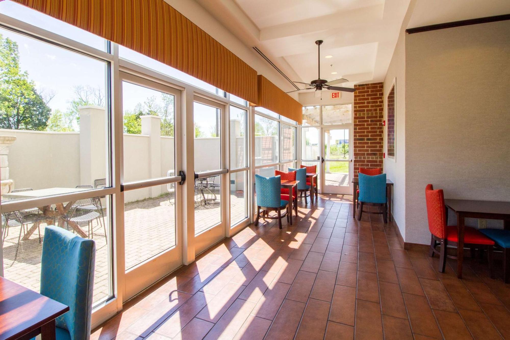 Hampton Inn & Suites Huntsville Hampton Cove Exterior photo