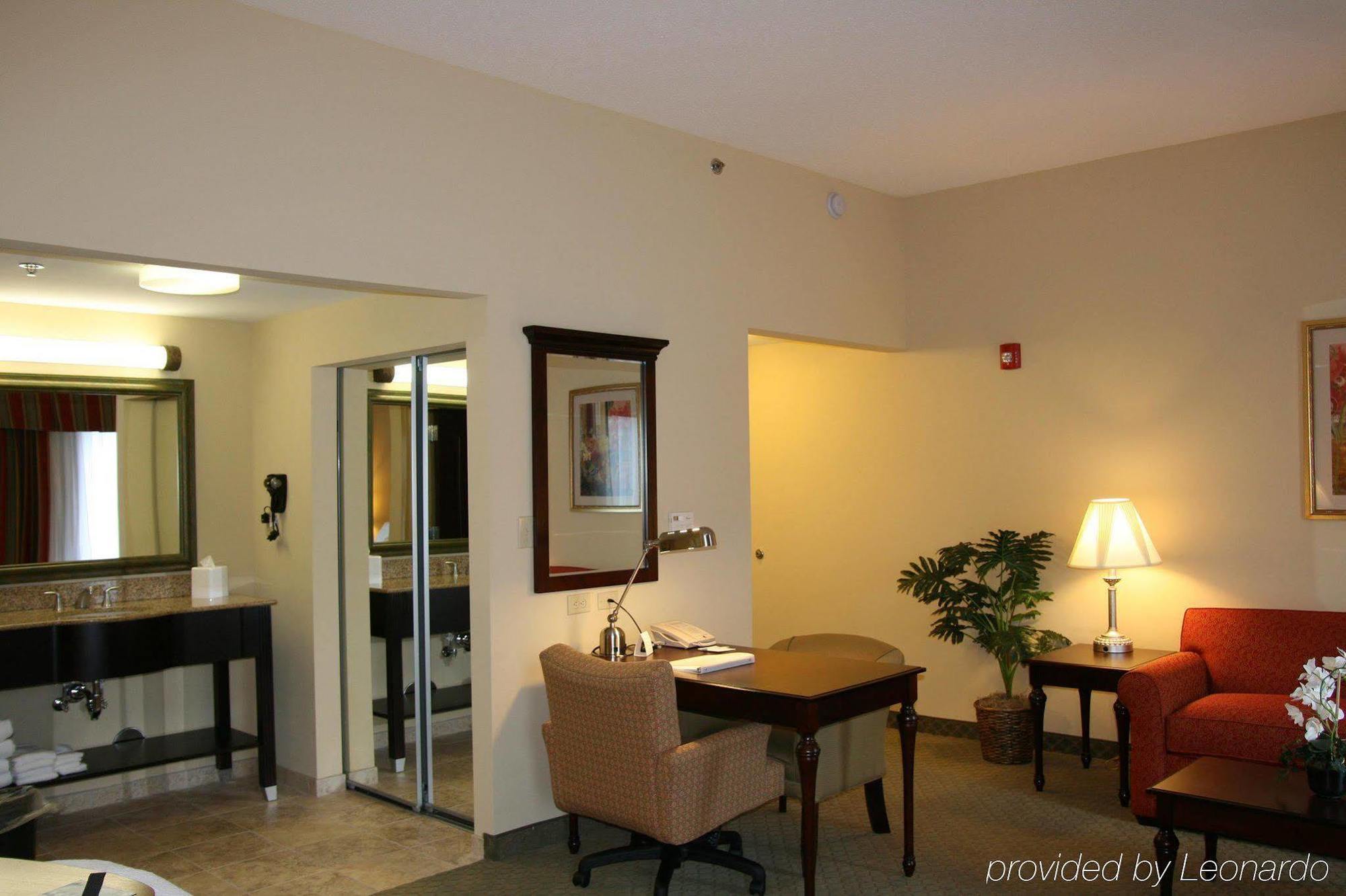 Hampton Inn & Suites Huntsville Hampton Cove Exterior photo